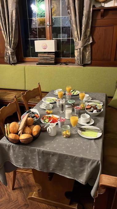 Hotel Gasthof Metzgerei Drei Linden Fulda Buitenkant foto
